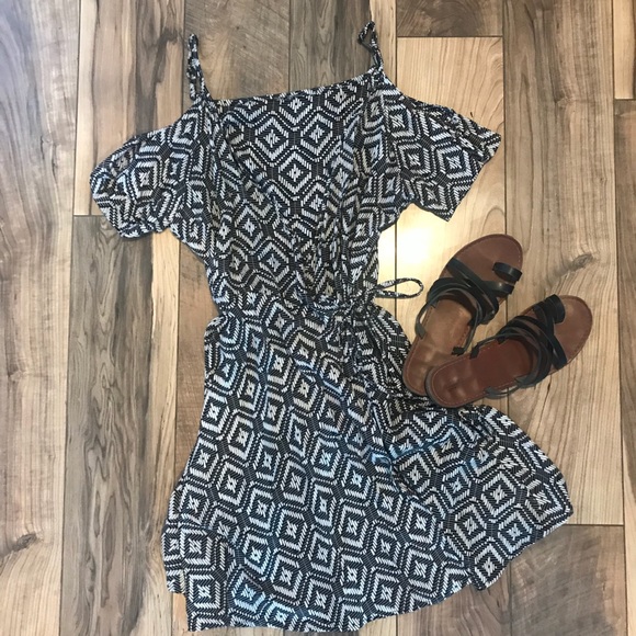 Dresses & Skirts - Super cute wrap dress!